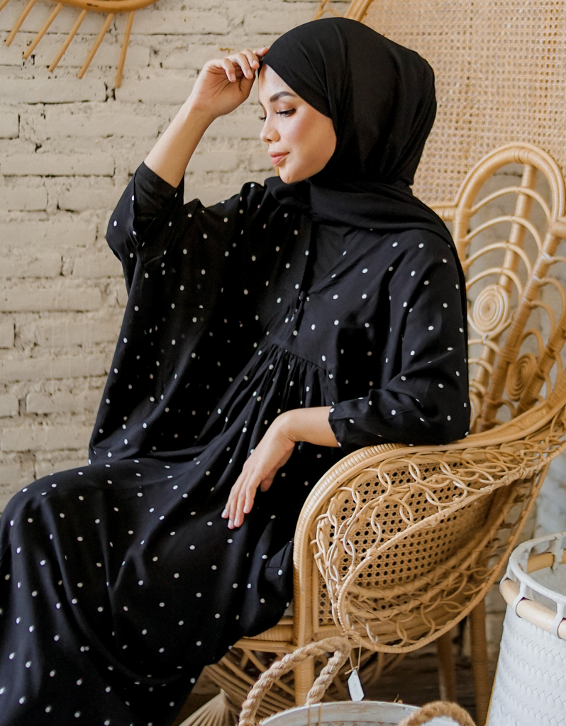 Adotrable Kaftan in Black