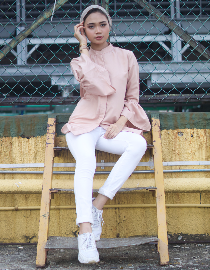 Bell-Sleeve High Low Shirt in Cream